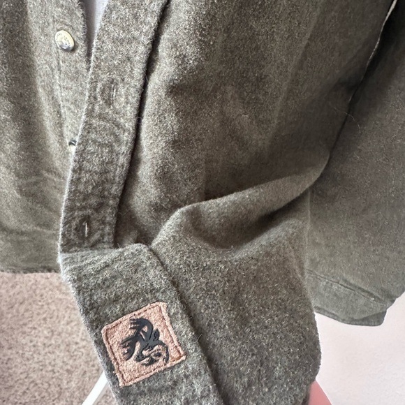 Legendary Whitetails Button-Down - Picture 9 of 13